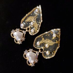 363◼️Gold and White Heart Earrings